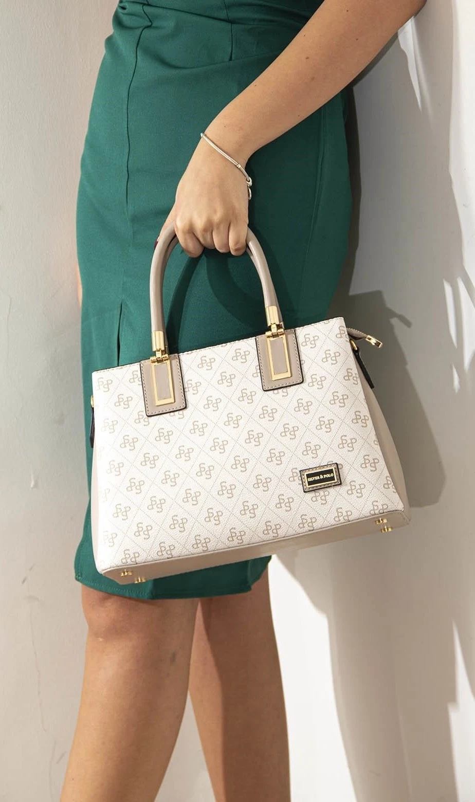 Стилна бежова дамска чанта SIlver&Polo - image