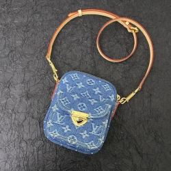 LV / Crossbody / Blue