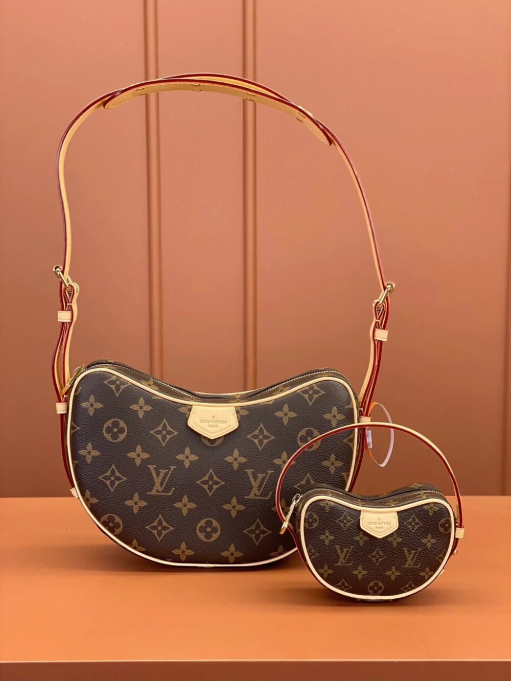 LV / Croissant / Brown - image