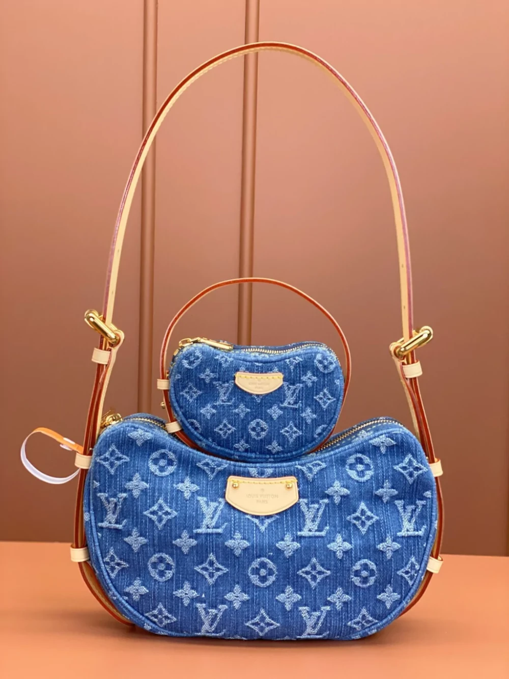 LV / Croissant / Blue - image