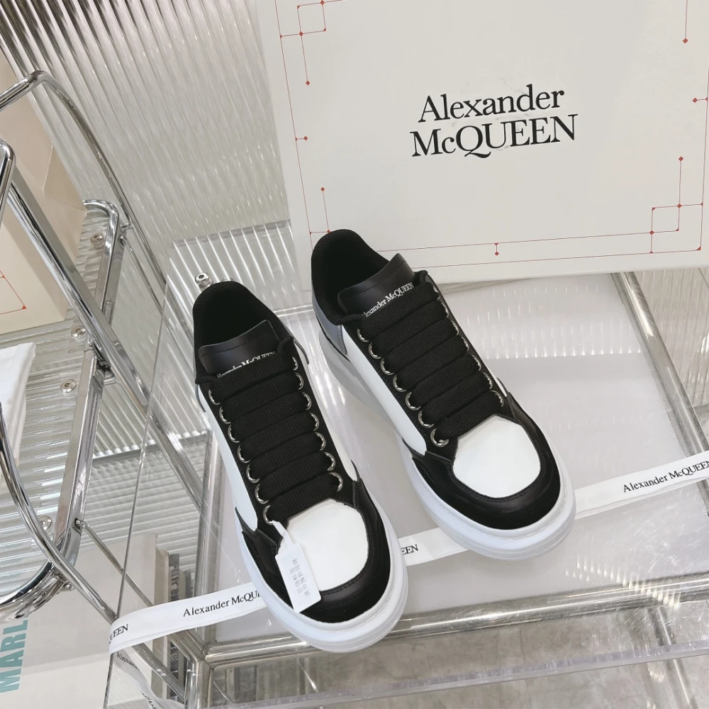Alexander McQueen Oversized Sneaker White Black Tail - image
