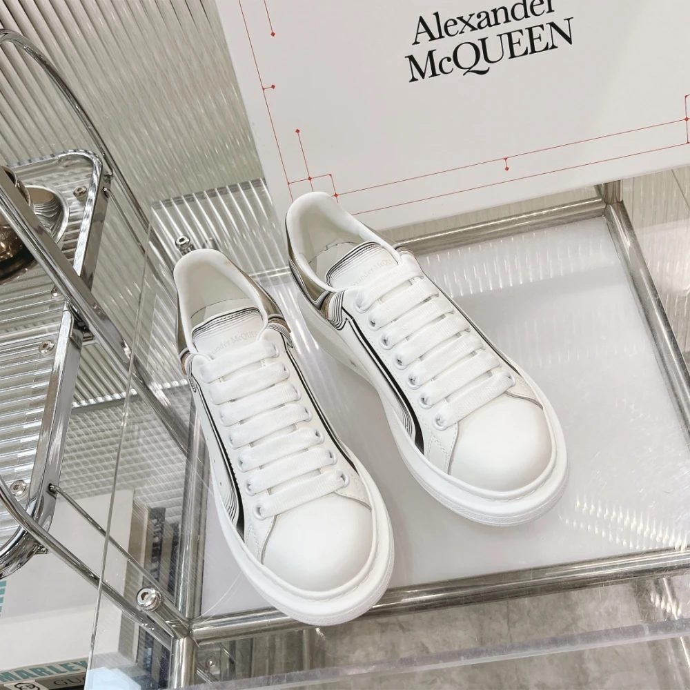 Alexander McQueen Oversized Sneaker White Black - image
