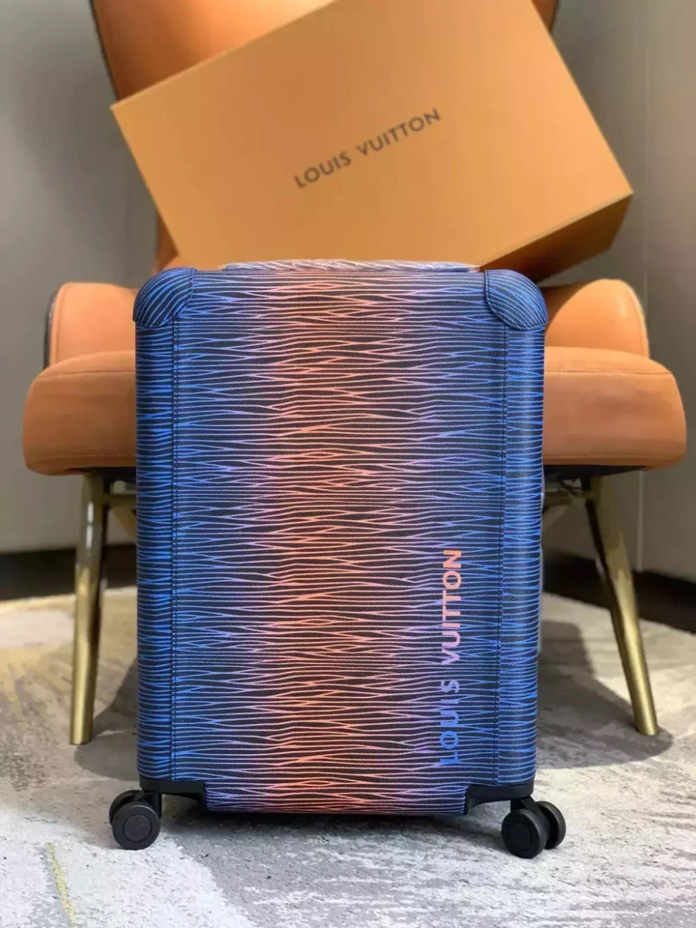 LV / Horizon 55 / Epi Gradient Blue - image