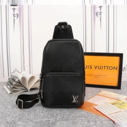 LV / Avenue Sling / Black / 20 x 31 x 10 см
