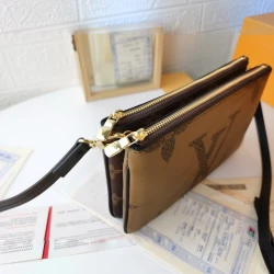 LV / Double Zip Pochette / Monogram / 20 x 12.5 x 3 cm