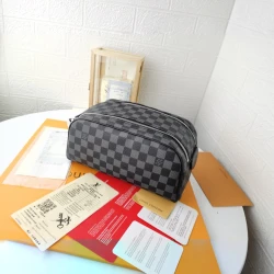 LV / Toiletry Pouch 26 / Damier Graphite / 28 x 16 x 13 cm