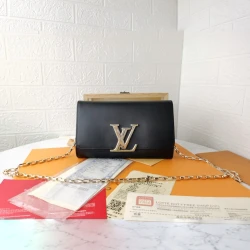 LV / Pochette M94336 / Black / 23 x 15 x 5 cm