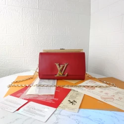 LV / Pochette M94336 / Red / 23 x 15 x 5 cm
