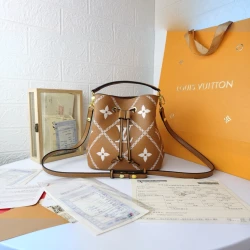 LV / NéoNoé BB / Monogram / 20 x 20 x 13 cm