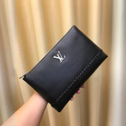 LV / 823 / Black / 29 x 19 x 7 cm