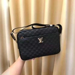 LV / 964 / Black / 33 x 23 x 7 cm