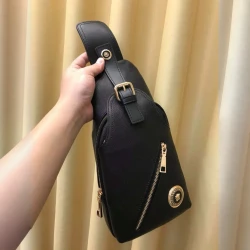 LV / 963 / Black / 28 x 20 x 6 cm