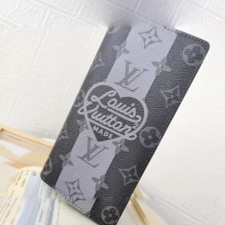 LV / Pochette Voyage / Graphite / 27 x 21 x 2 cm