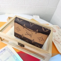 LV / Multiple Wallet / Monogram / 11 x 7 x 2 cm