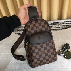 LV / 819 / Damier Ebene / 28 x 20 x 6 cm