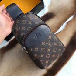 LV / 819 / Monogram / 28 x 20 x 6 cm