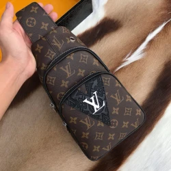 LV / 806-3 / Monogram / 29 x 16 x 6 cm