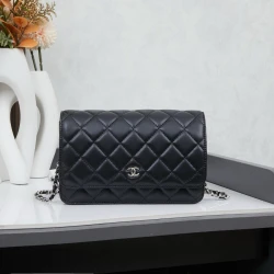 CC / Flap Bag / Blue / 19.5 x 13 x 4 cm