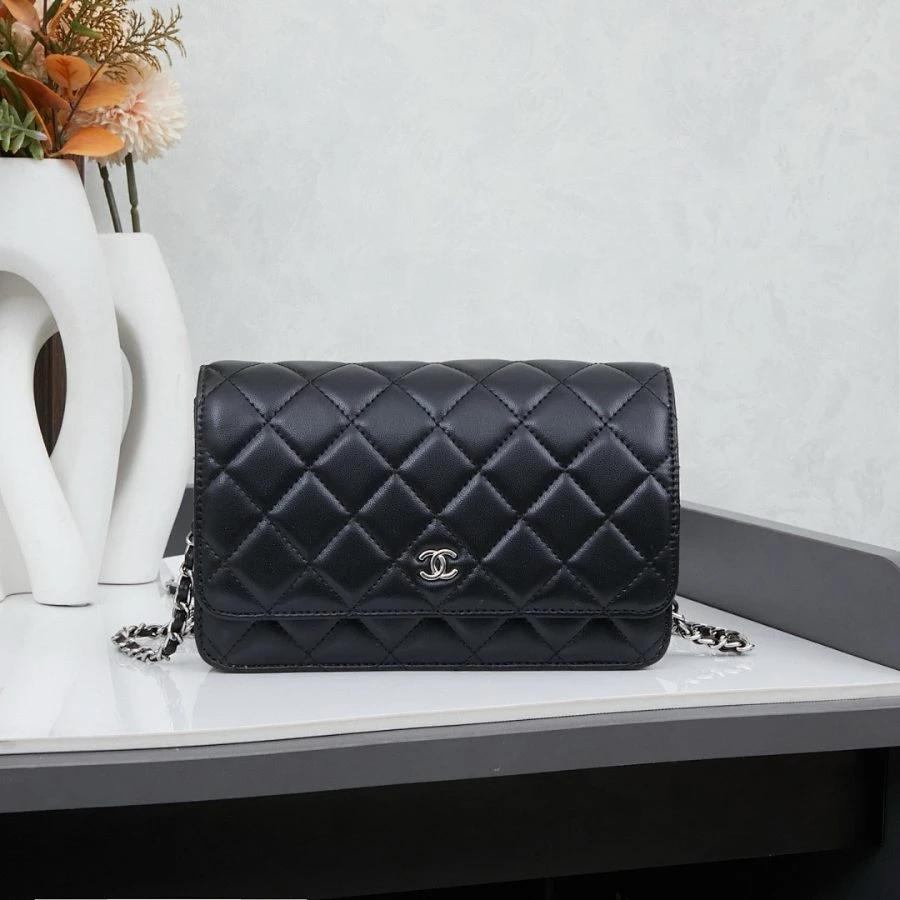 CC / Flap Bag / Blue / 19.5 x 13 x 4 cm - image