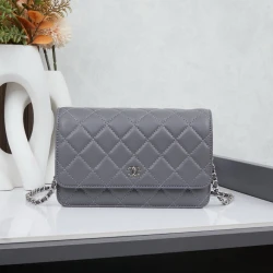 CC / Flap Bag / Black / 19.5 x 13 x 4 cm
