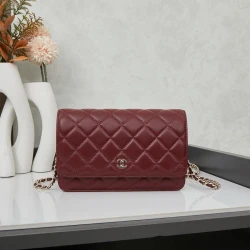 CC / Flap Bag / Red / 19.5 x 13 x 4 cm