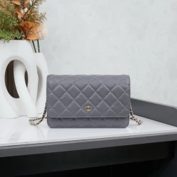 CC / Flap Bag / Grey / 19.5 x 13 x 4 cm