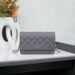 CC / Flap Bag / Grey / 19.5 x 13 x 4 cm