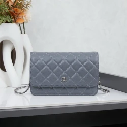 CC / Flap Bag / Grey / 19.5 x 13 x 4 cm