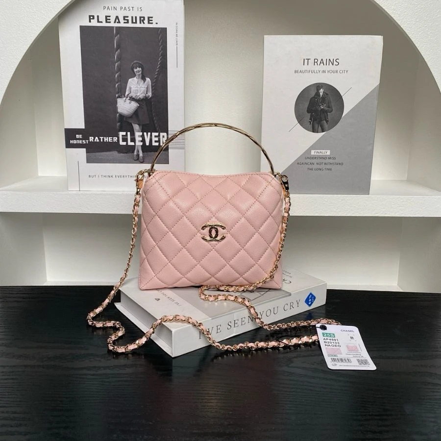 CC / Vanity Bag / Pink / 14.5 x 18.5 x 7 cm - image