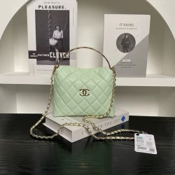 CC / Vanity Bag / Green / 14.5 x 18.5 x 7 cm