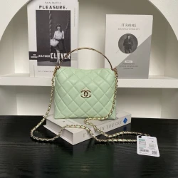 CC / Vanity Bag / Green / 14.5 x 18.5 x 7 cm