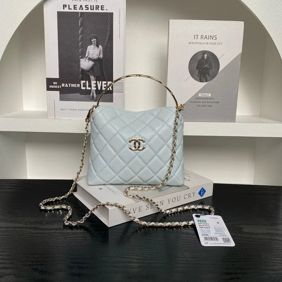 CC / Vanity Bag / Blue / 14.5 x 18.5 x 7 cm - image