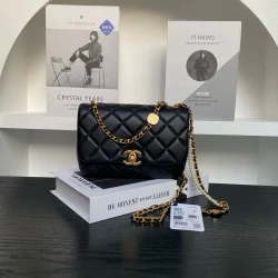 CC / Mini Flap Bag / Black / 14 x 20 x 4.5 cm