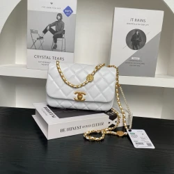 CC / Mini Flap Bag / White / 14 x 20 x 4.5 cm