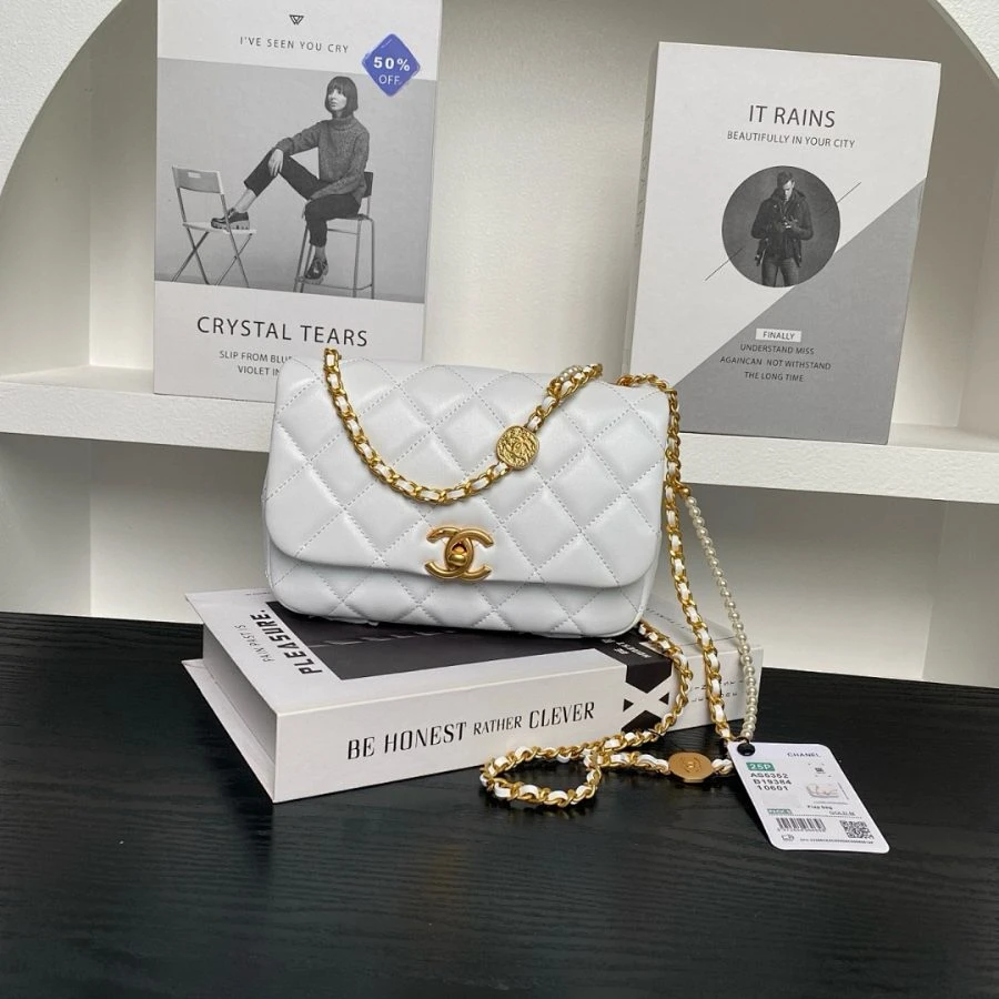 CC / Mini Flap Bag / White / 14 x 20 x 4.5 cm - image