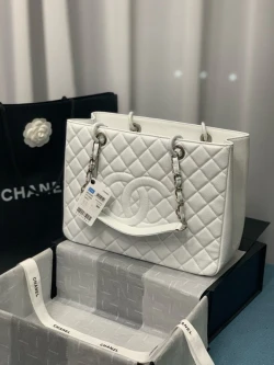 CC / Flap Bag / White / 24 x 33 x 13 cm