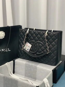 CC / Flap Bag / Black / 24 x 33 x 13 cm
