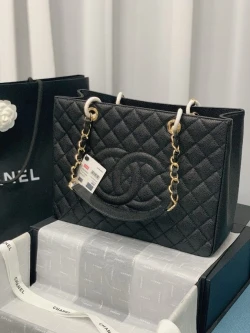 CC / Flap Bag / Black / 24 x 33 x 13 cm