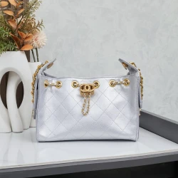 CC / Mini Flap Bag / White / 22 x 15 x 12 cm