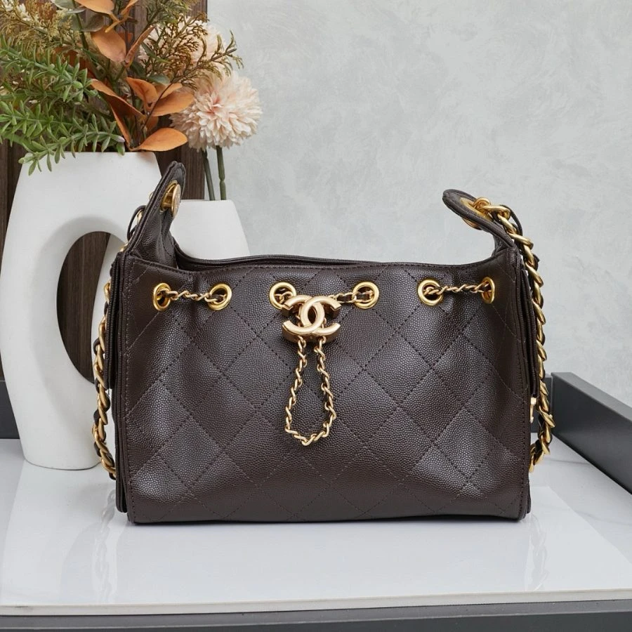 CC / Mini Flap Bag / Black / 22 x 15 x 12 cm - image