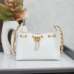 CC / Mini Flap Bag / White / 22 x 15 x 12 cm