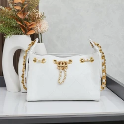 CC / Mini Flap Bag / White / 22 x 15 x 12 cm