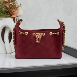 CC / Mini Flap Bag / Red / 22 x 15 x 12 cm