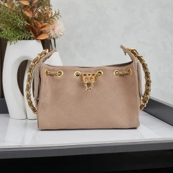 CC / Mini Flap Bag / Black / 22 x 15 x 12 cm