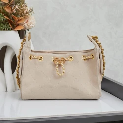 CC / Mini Flap Bag / Beige / 22 x 15 x 12 cm