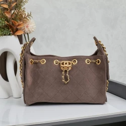 CC / Mini Flap Bag / Black / 22 x 15 x 12 cm