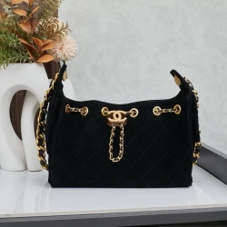 CC / Mini Flap Bag / Black / 22 x 15 x 12 cm