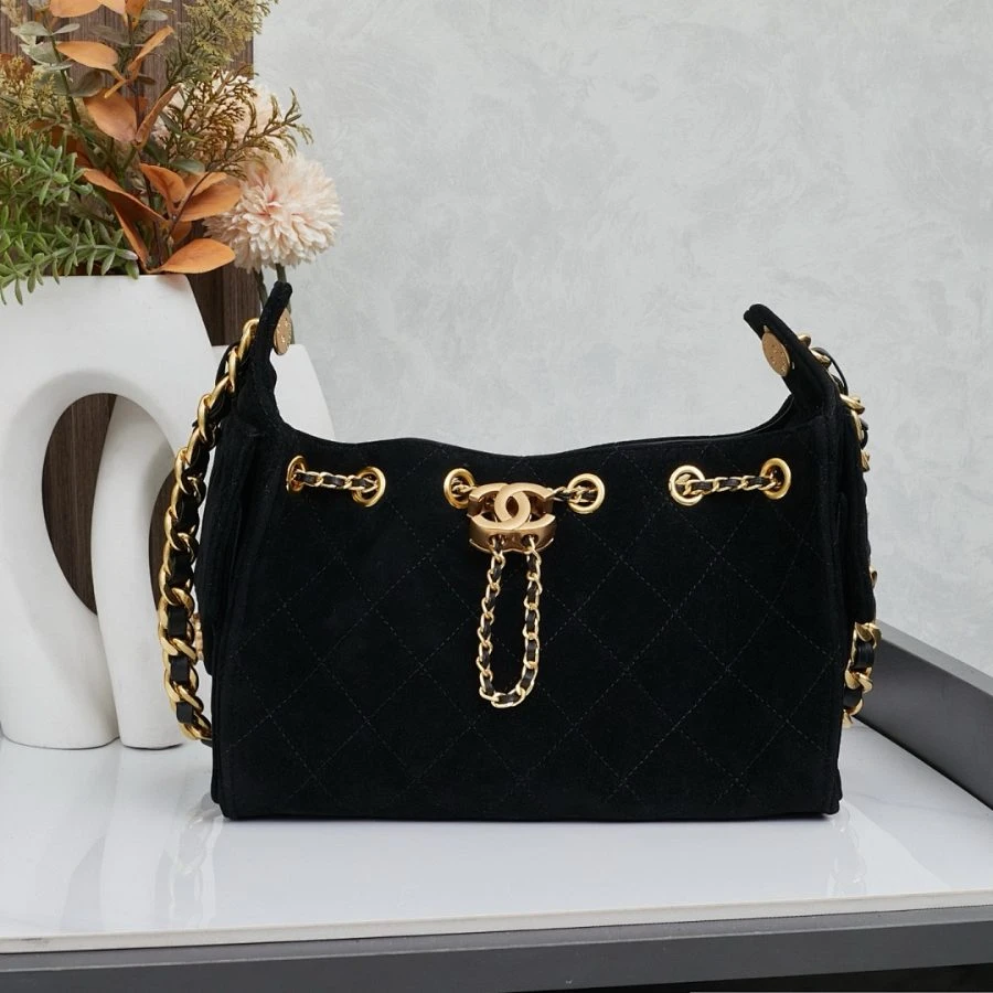 CC / Mini Flap Bag / Black / 22 x 15 x 12 cm - image