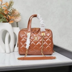 CC / Flap Bag / White / 22 x 18 x 8 cm