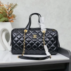 CC / Flap Bag / Black / 31 x 17 x 13 cm